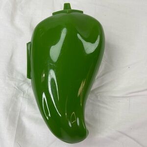 Tupperware Green Chili Pepper 5816A-2